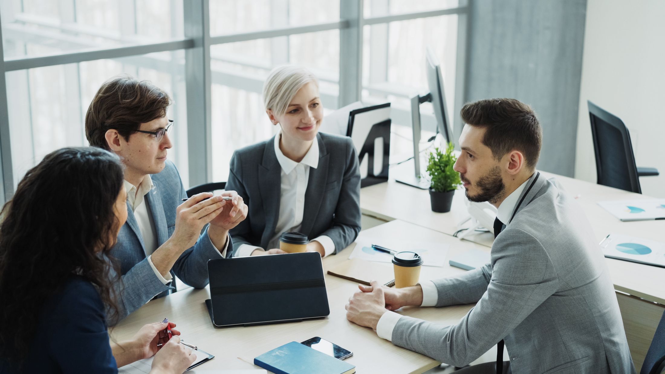 Corporativo yNegocios